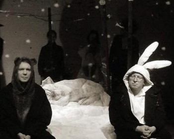 Интимный театр Юрия Погребничко: где костюмы зайцев и перегоревшие лампочки говорят громче страстных монологов