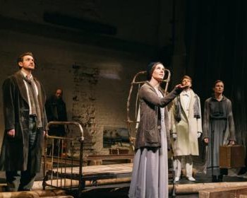 Станция как символ ускользающего времени: чеховские герои в вечном ожидании на сцене театра